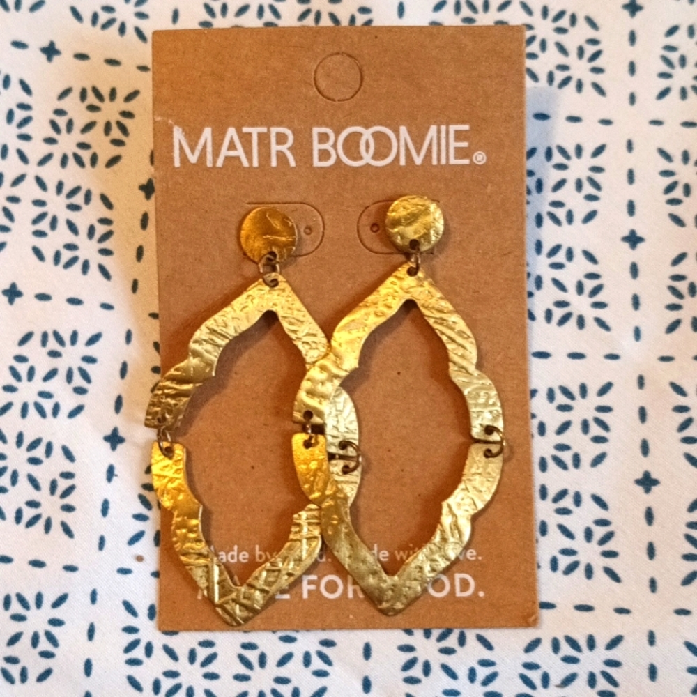 Matr Boomie dangle hammered earrings (post)
